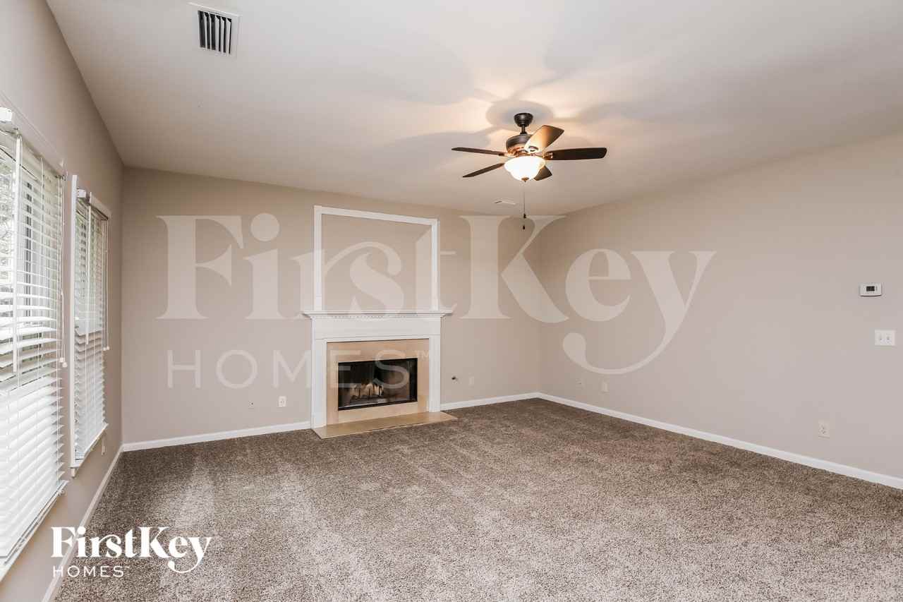 3215 Maple Terrace Dr - Photo 2 of 18