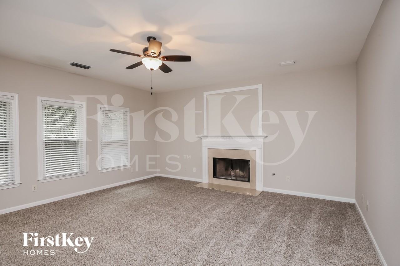 3215 Maple Terrace Dr - Photo 3 of 18