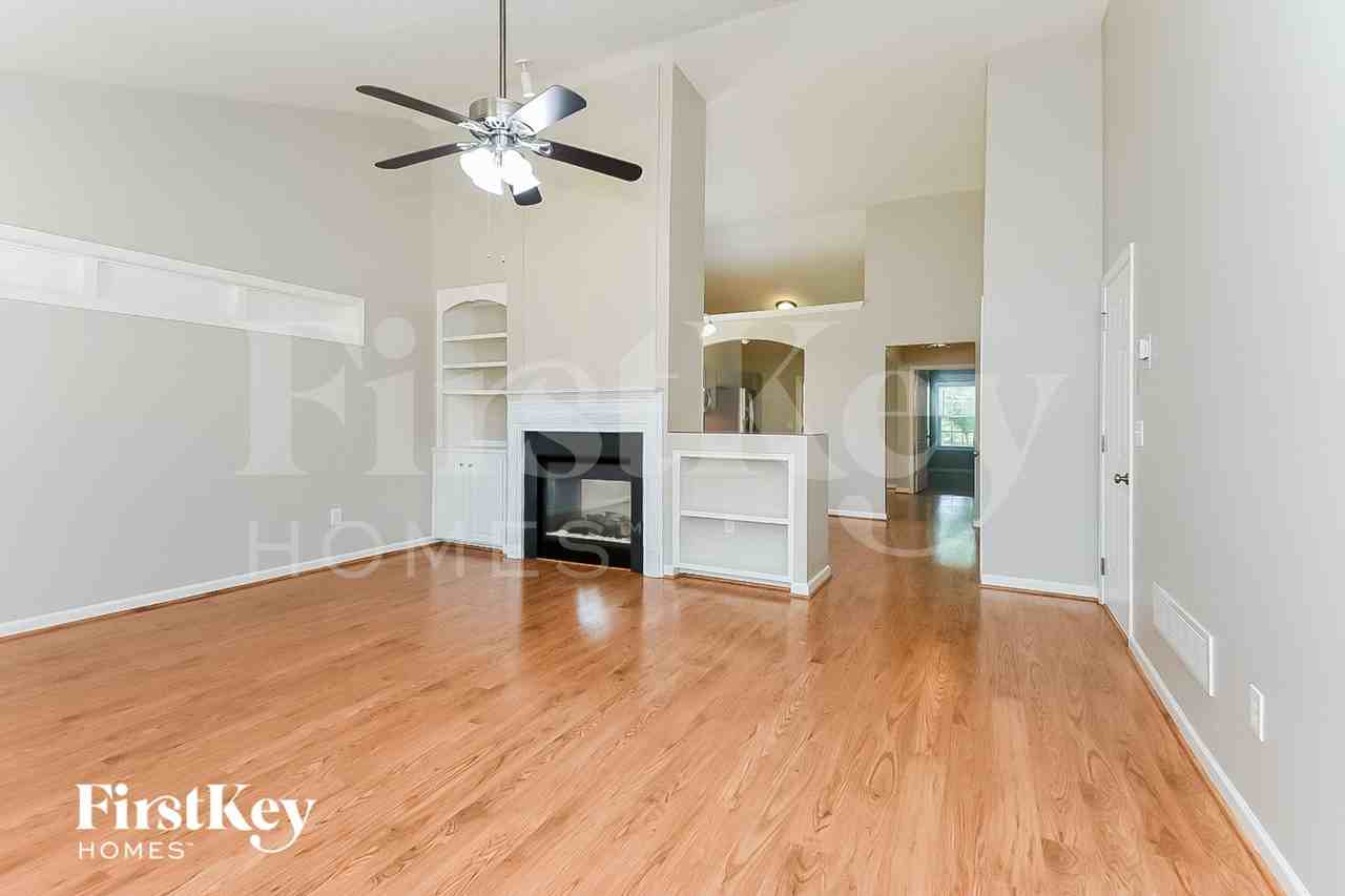 307 White Oak Way - Photo 2 of 18