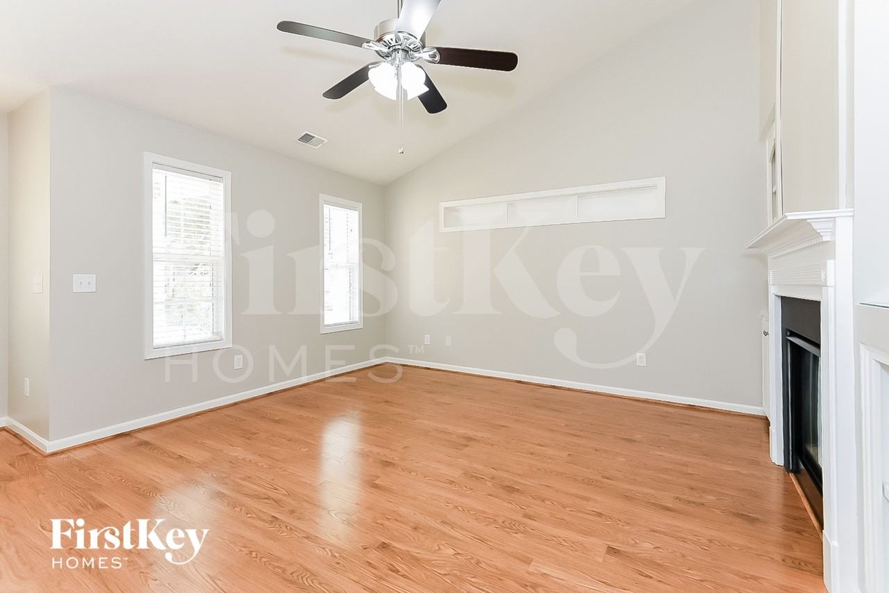 307 White Oak Way - Photo 3 of 18