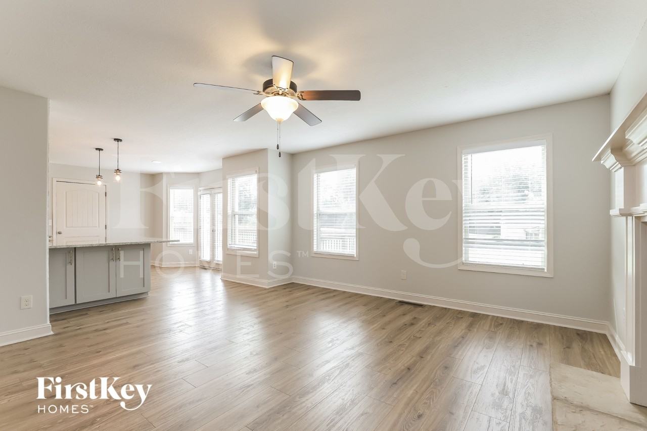 537 Cambridge Farms Dr - Photo 5 of 18