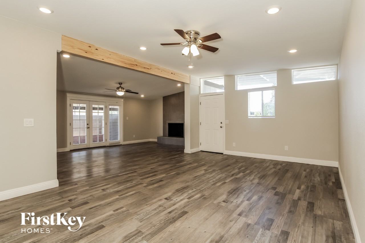 3718 W Townley Ave - Photo 2 of 14