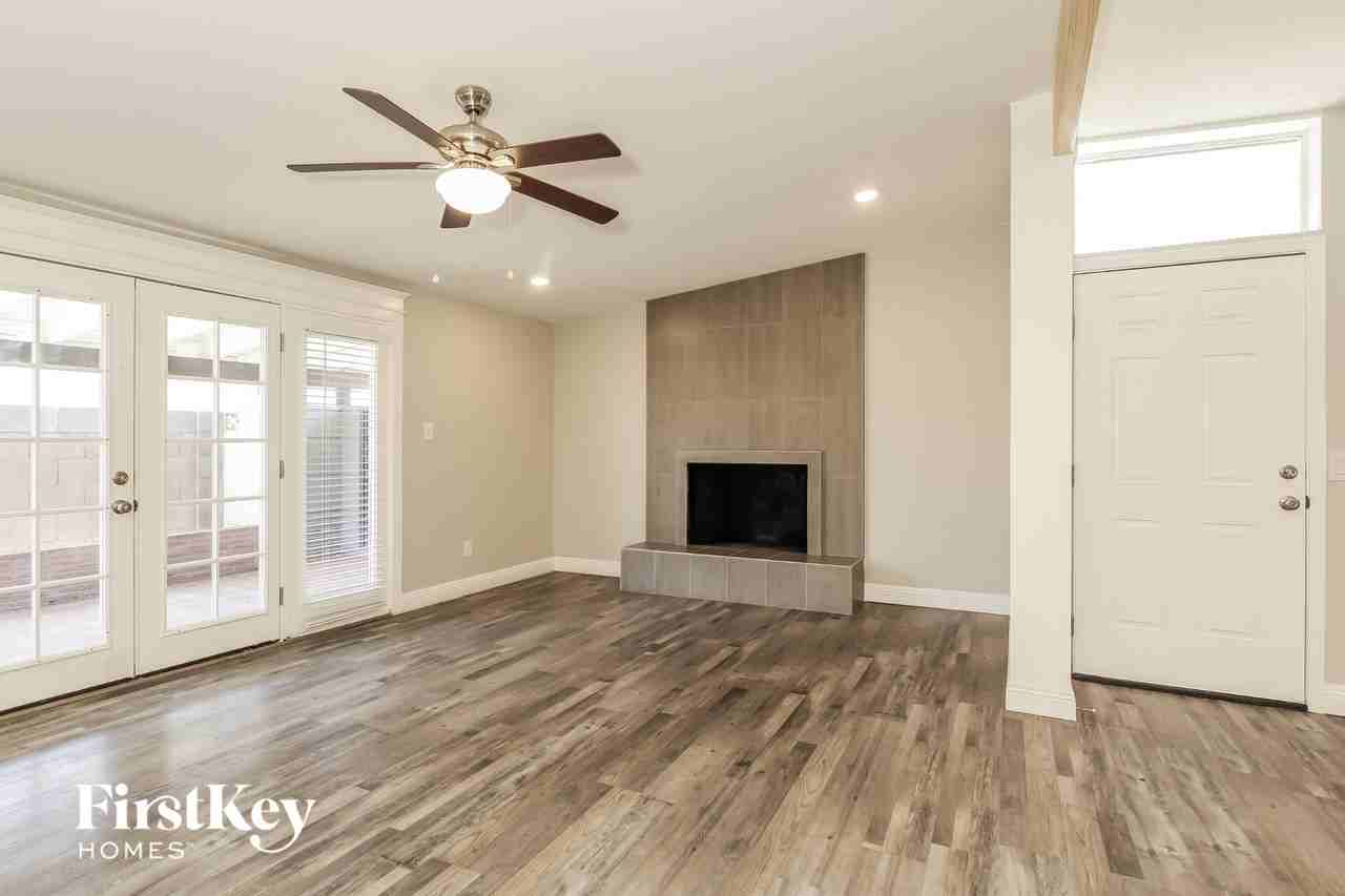 3718 W Townley Ave - Photo 3 of 14