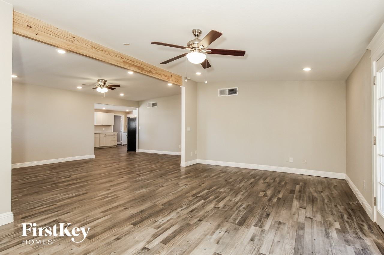3718 W Townley Ave - Photo 4 of 14