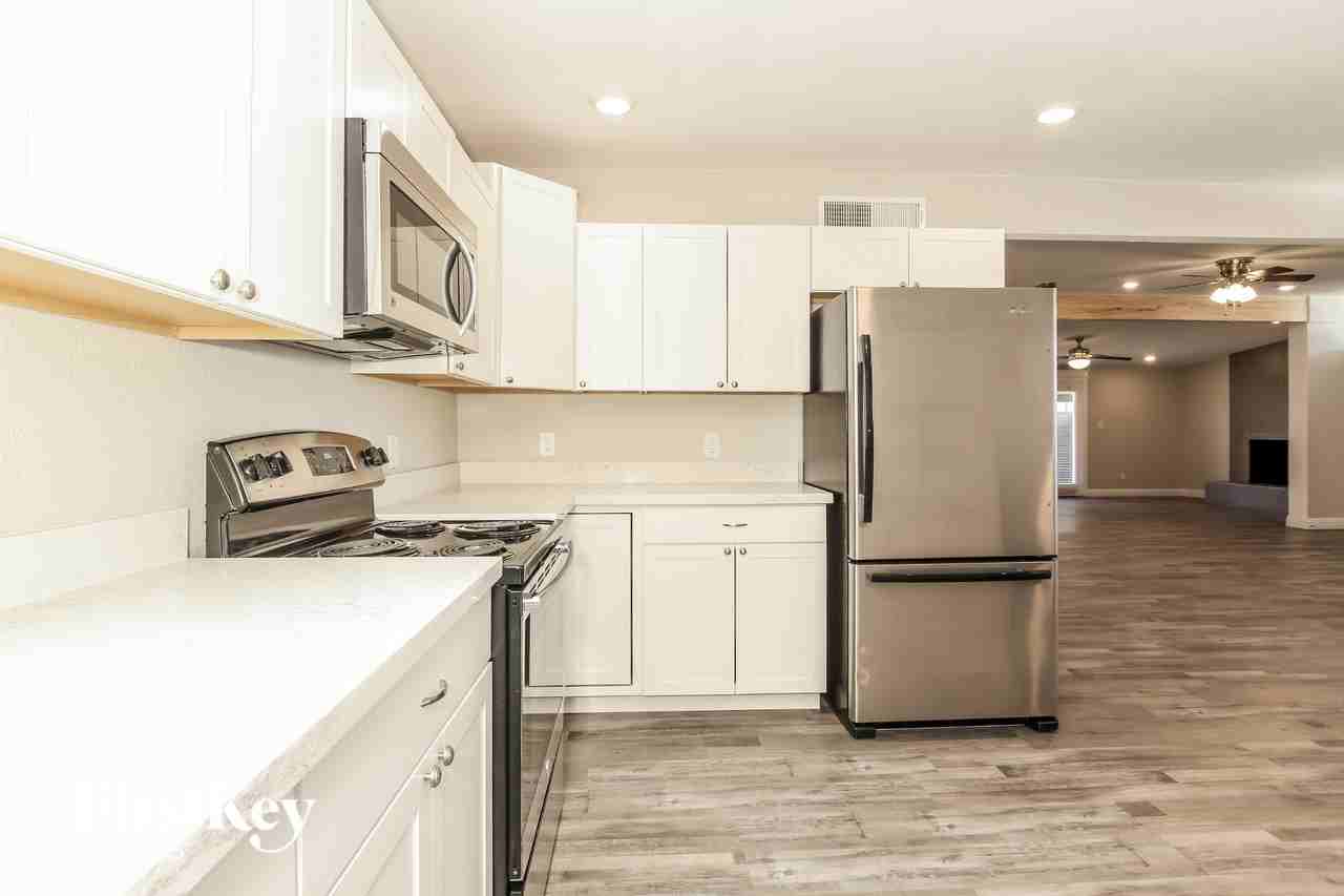 3718 W Townley Ave - Photo 6 of 14