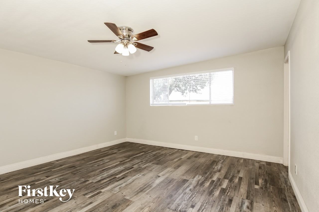 3718 W Townley Ave - Photo 7 of 14