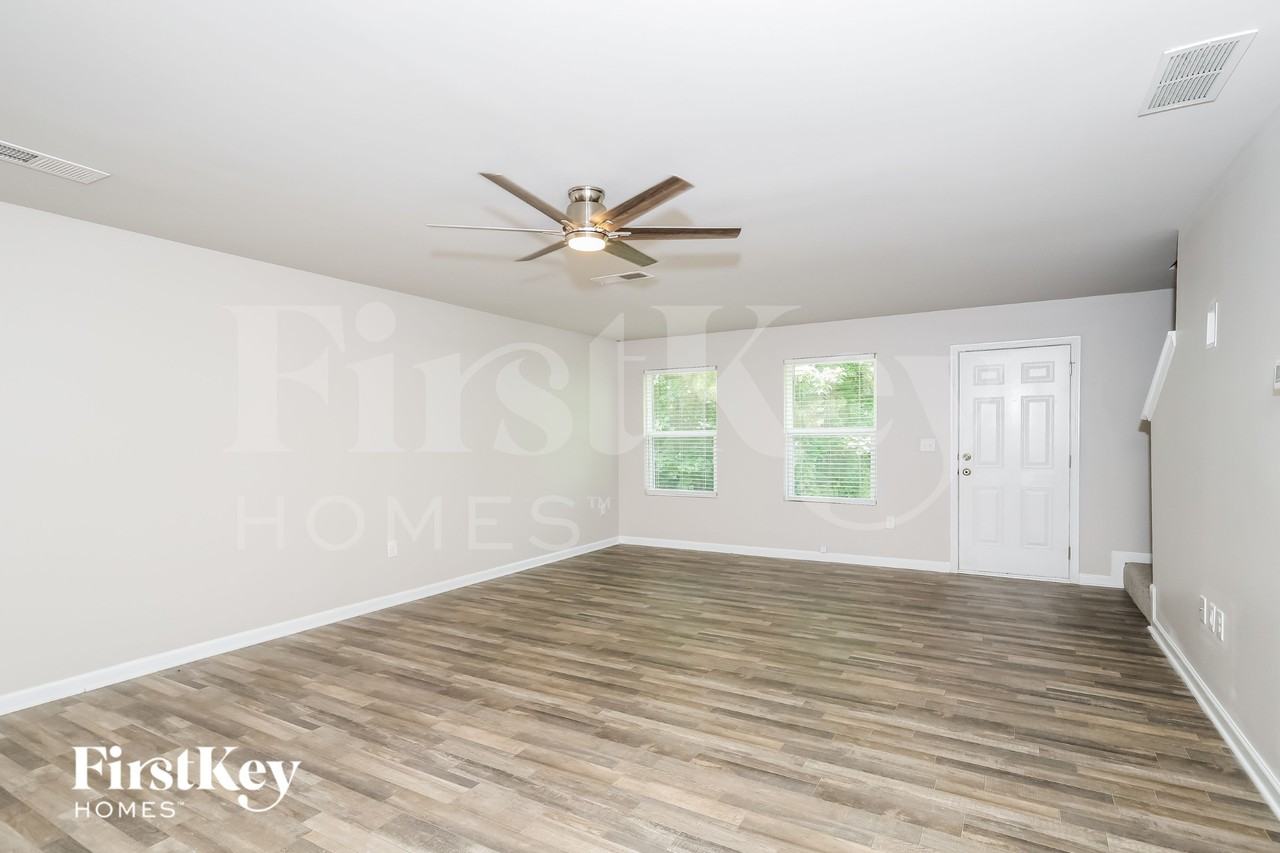 2550 Wood Bend Ln - Photo 3 of 18