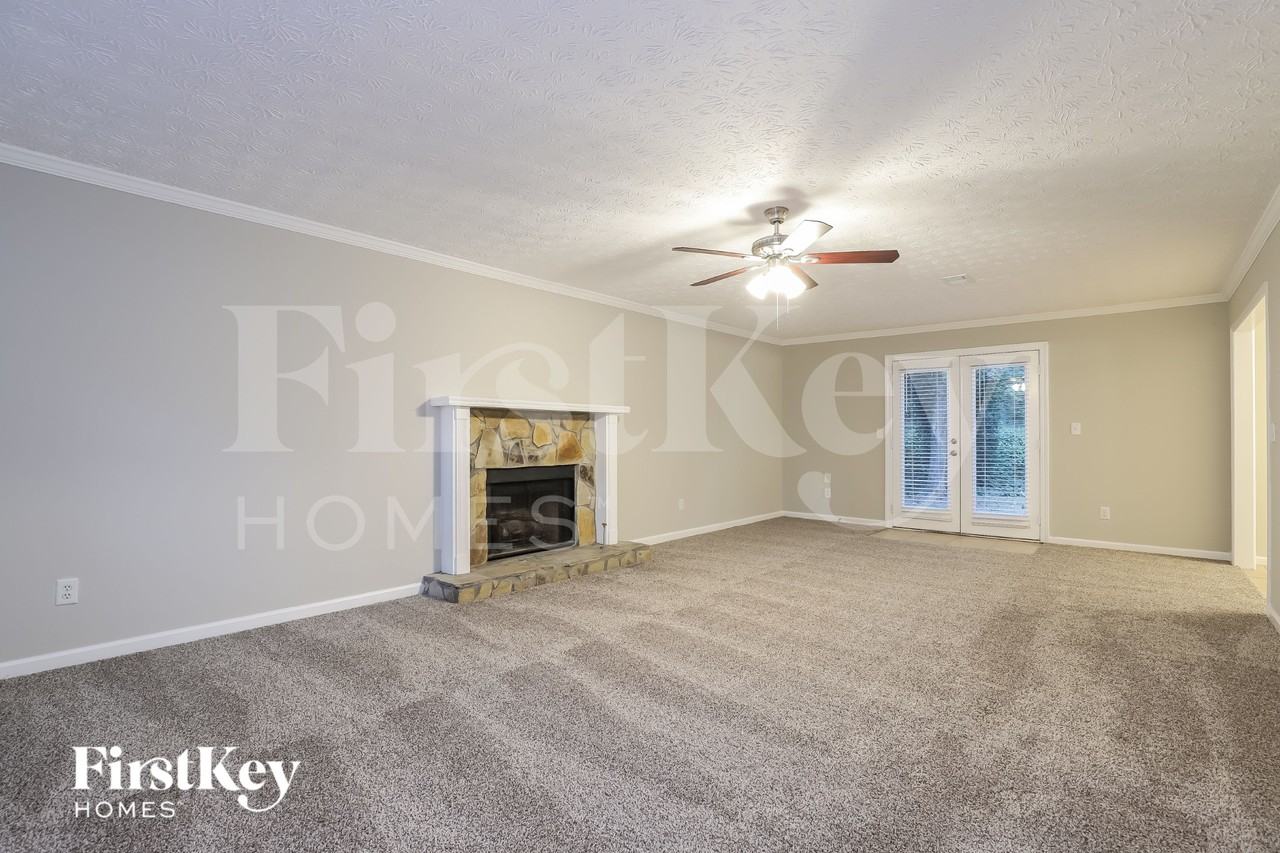 3585 Chastain Ct - Photo 3 of 18