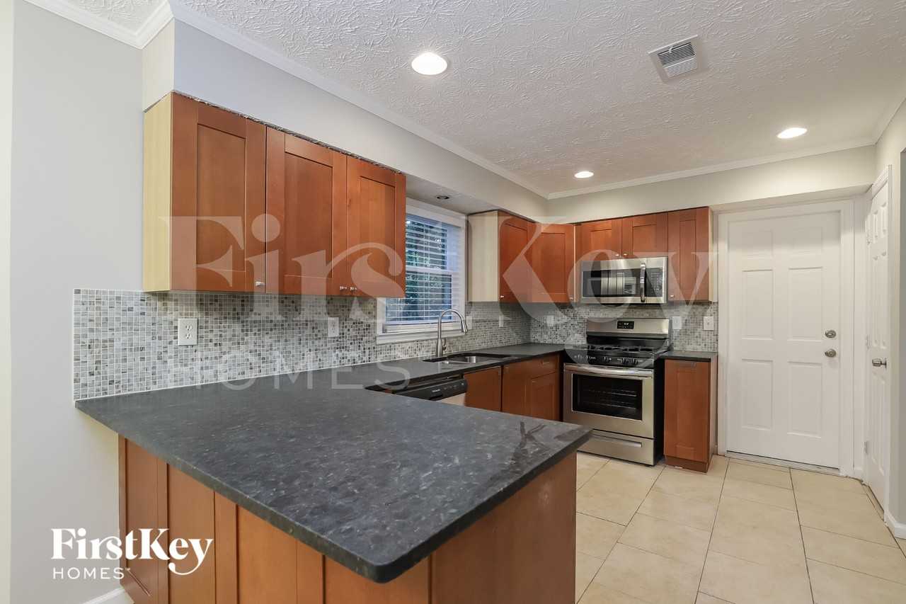 3585 Chastain Ct - Photo 6 of 18