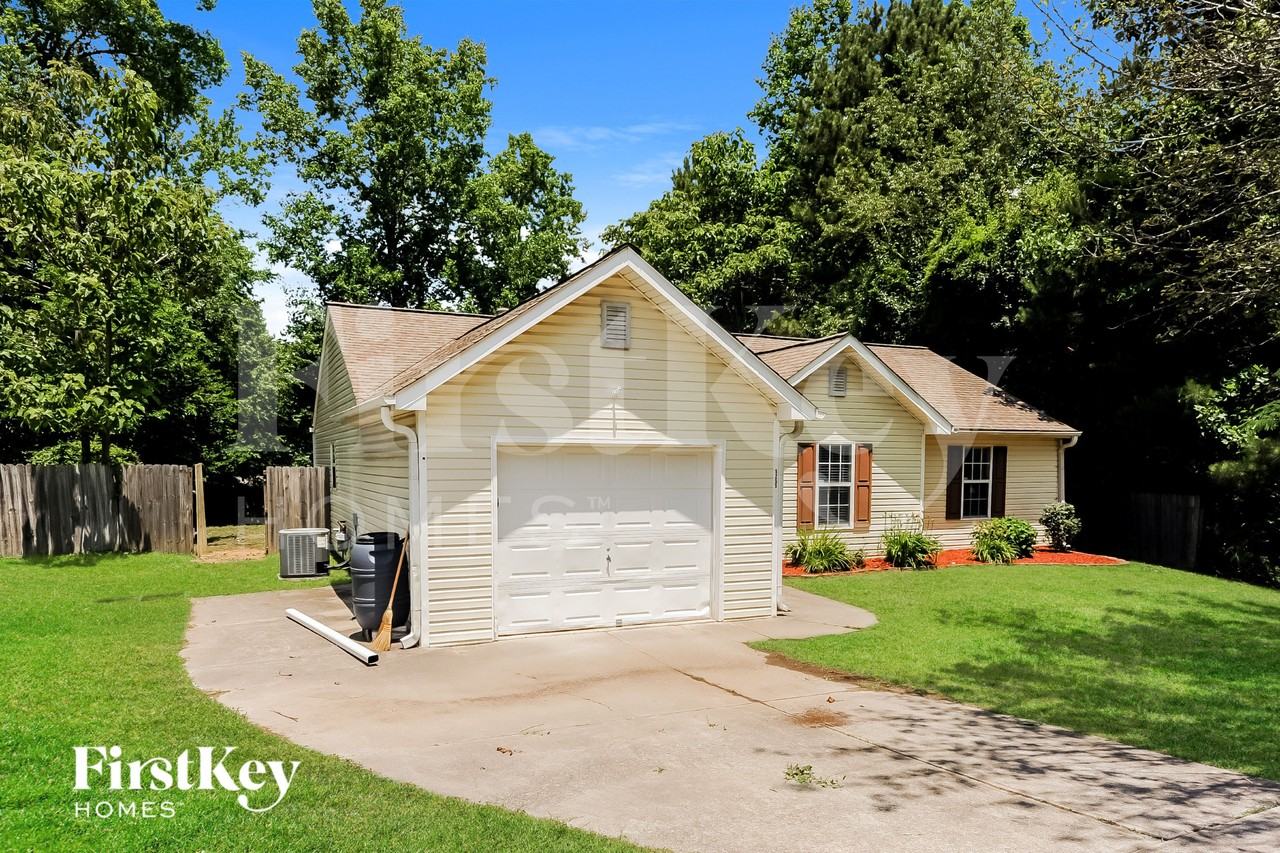 5255 Hillcrest Glenn Dr - Photo 2 of 18