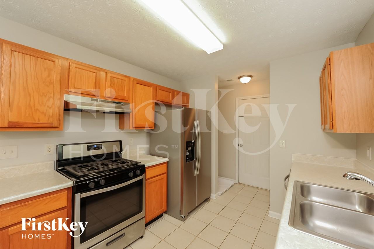 5255 Hillcrest Glenn Dr - Photo 6 of 18