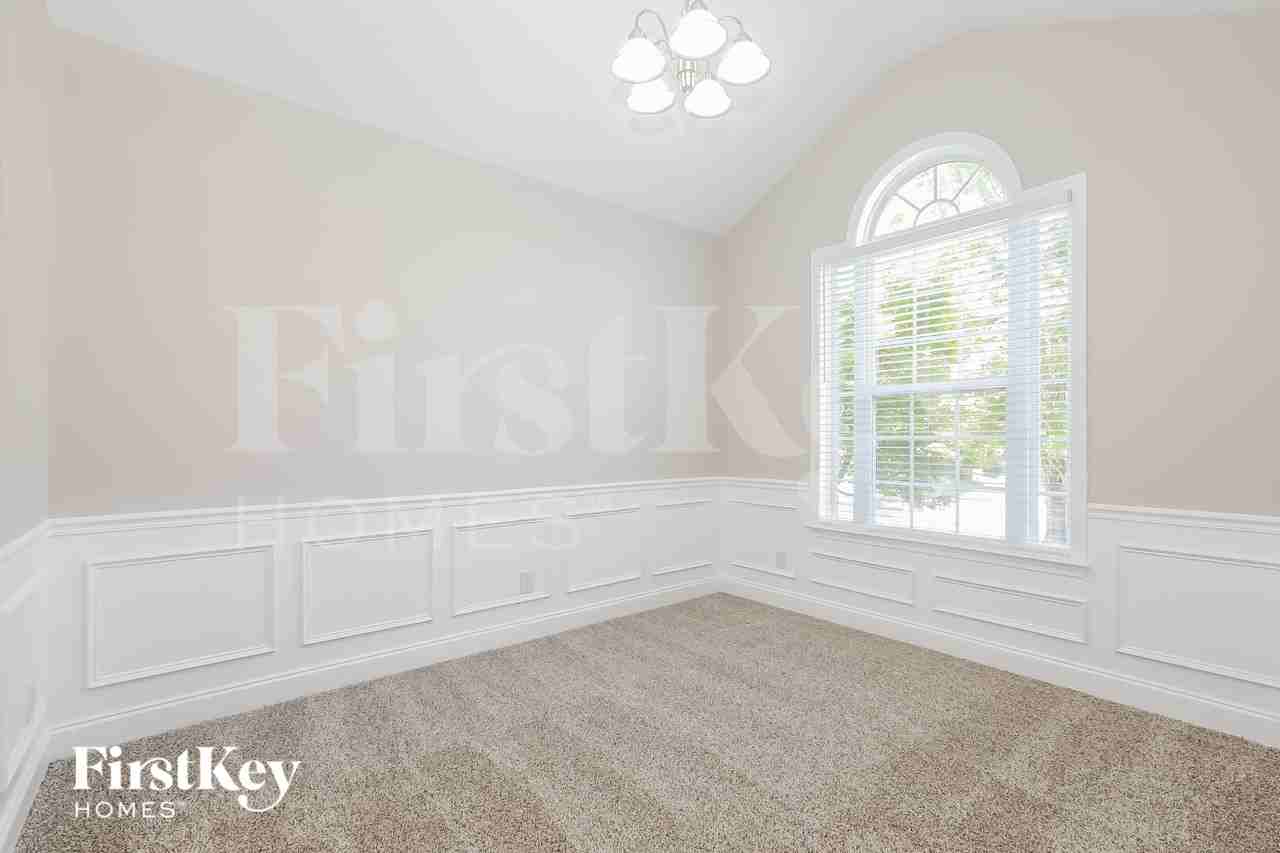 495 Roland Manor Dr - Photo 4 of 18