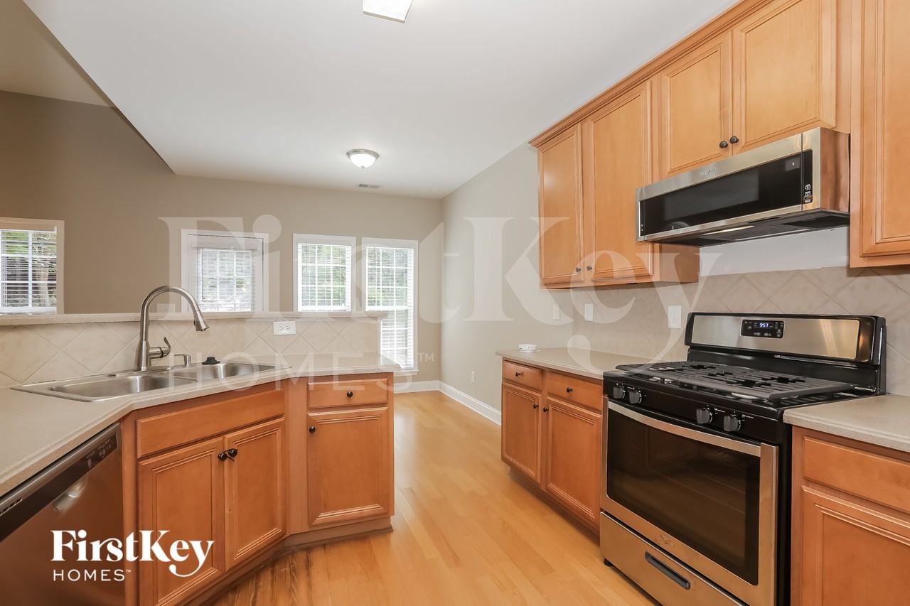 495 Roland Manor Dr - Photo 6 of 18