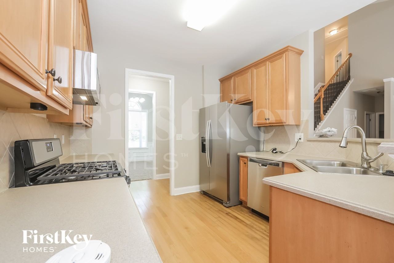 495 Roland Manor Dr - Photo 7 of 18