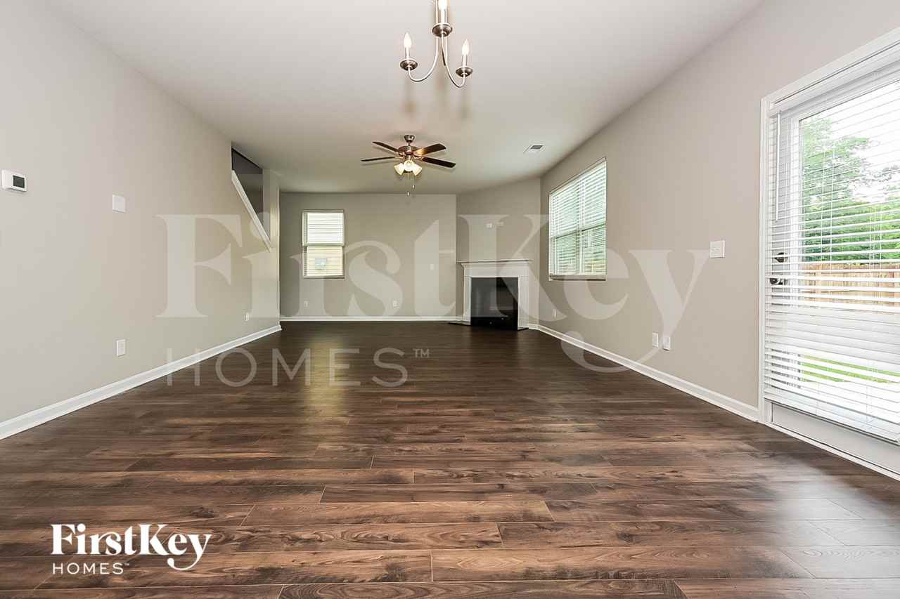 1500 Denver Way - Photo 4 of 18