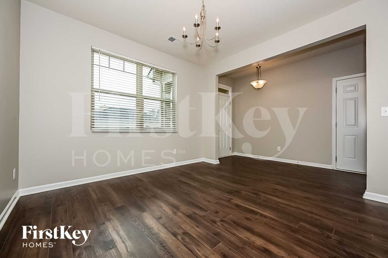 1500 Denver Way - Photo 5 of 18