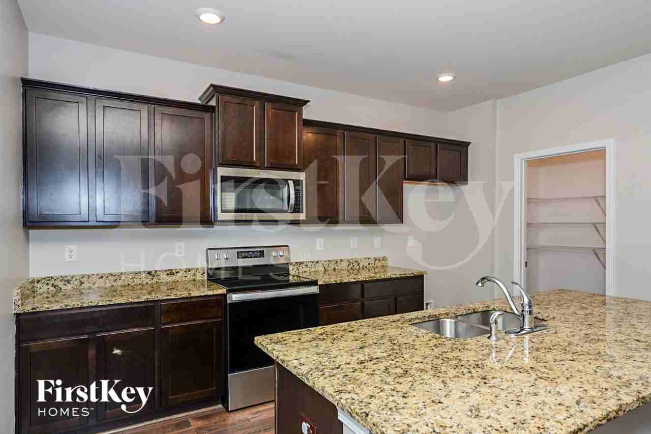 1500 Denver Way - Photo 7 of 18