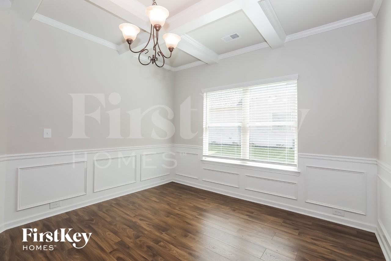 727 Hot Springs Trl - Photo 4 of 18