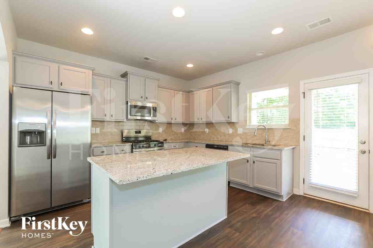 727 Hot Springs Trl - Photo 6 of 18