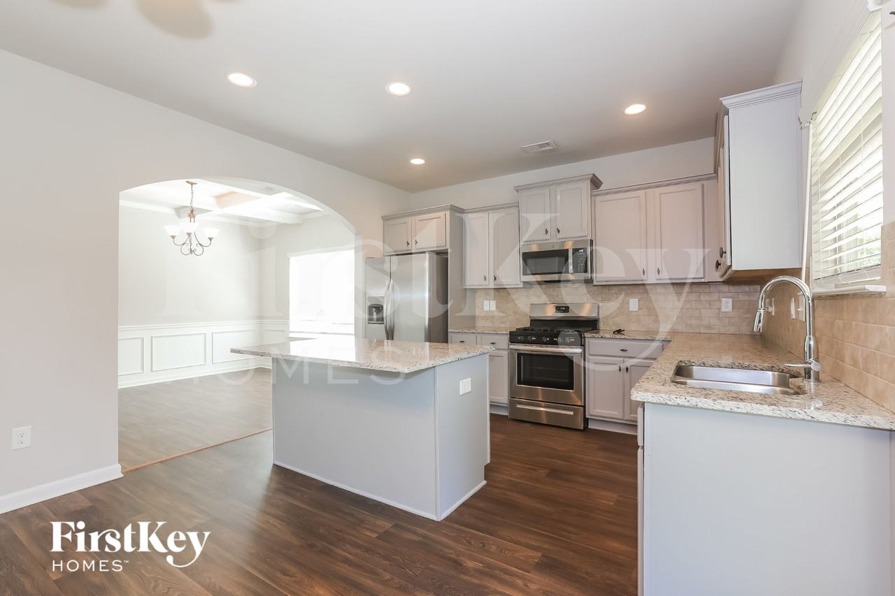 727 Hot Springs Trl - Photo 7 of 18