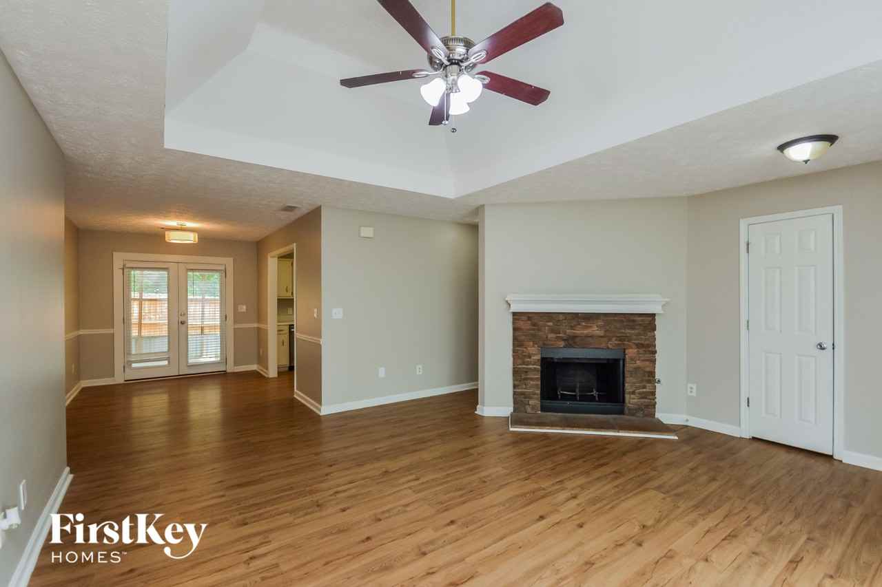 220 Lakefront Dr - Photo 2 of 15