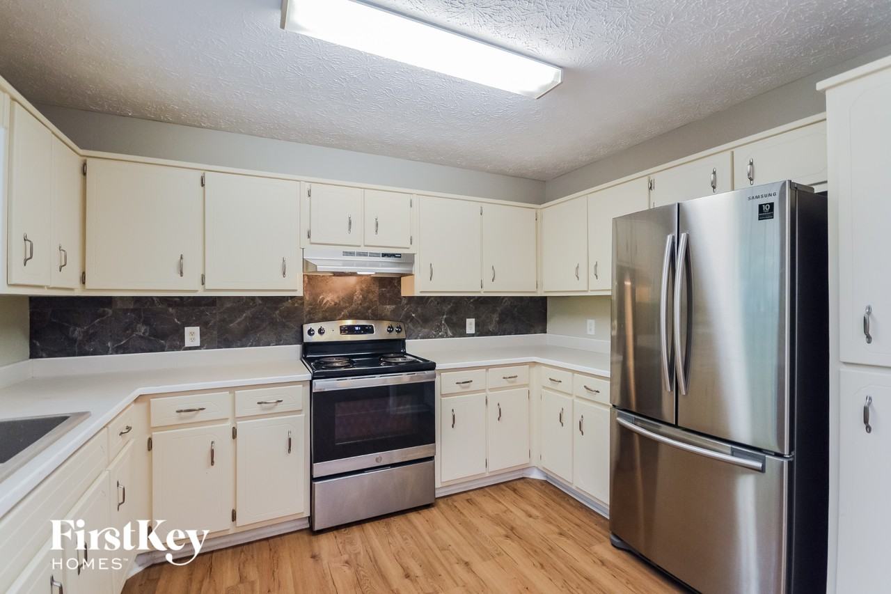 220 Lakefront Dr - Photo 6 of 15