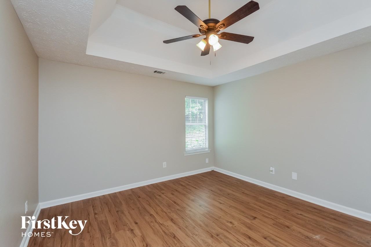 220 Lakefront Dr - Photo 7 of 15
