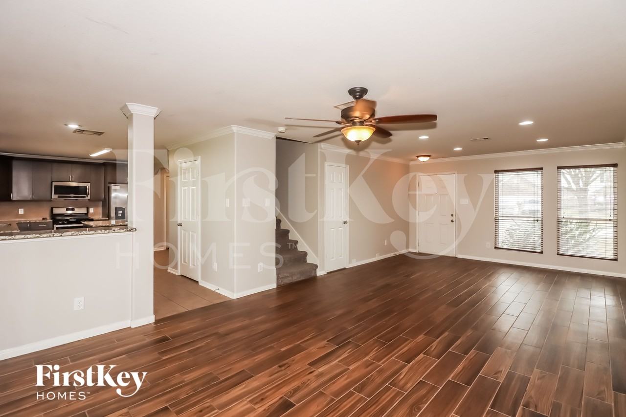 5631 Cinnamon Lake Dr - Photo 3 of 15