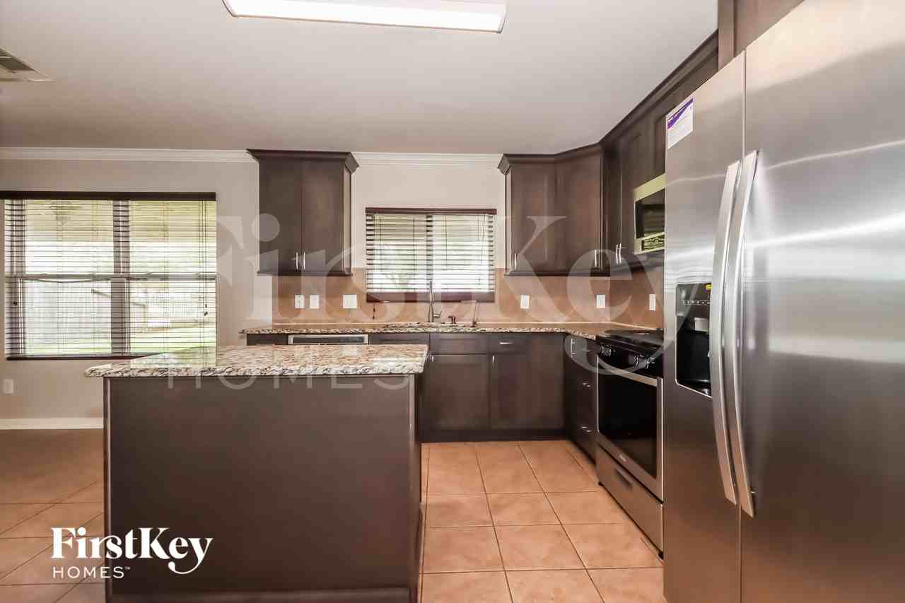 5631 Cinnamon Lake Dr - Photo 5 of 15