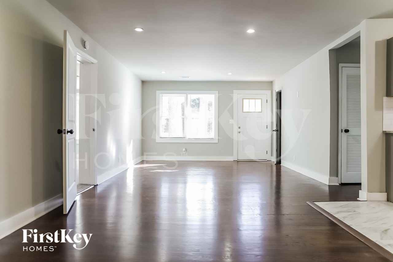 2207 Freydale Rd Se - Photo 2 of 18