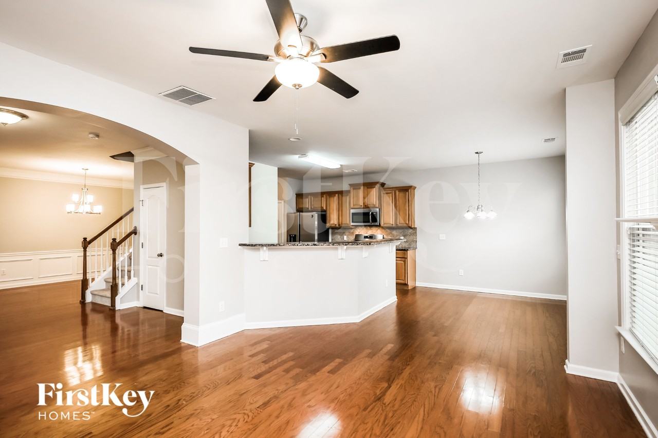 3360 Archgate Ct - Photo 3 of 18