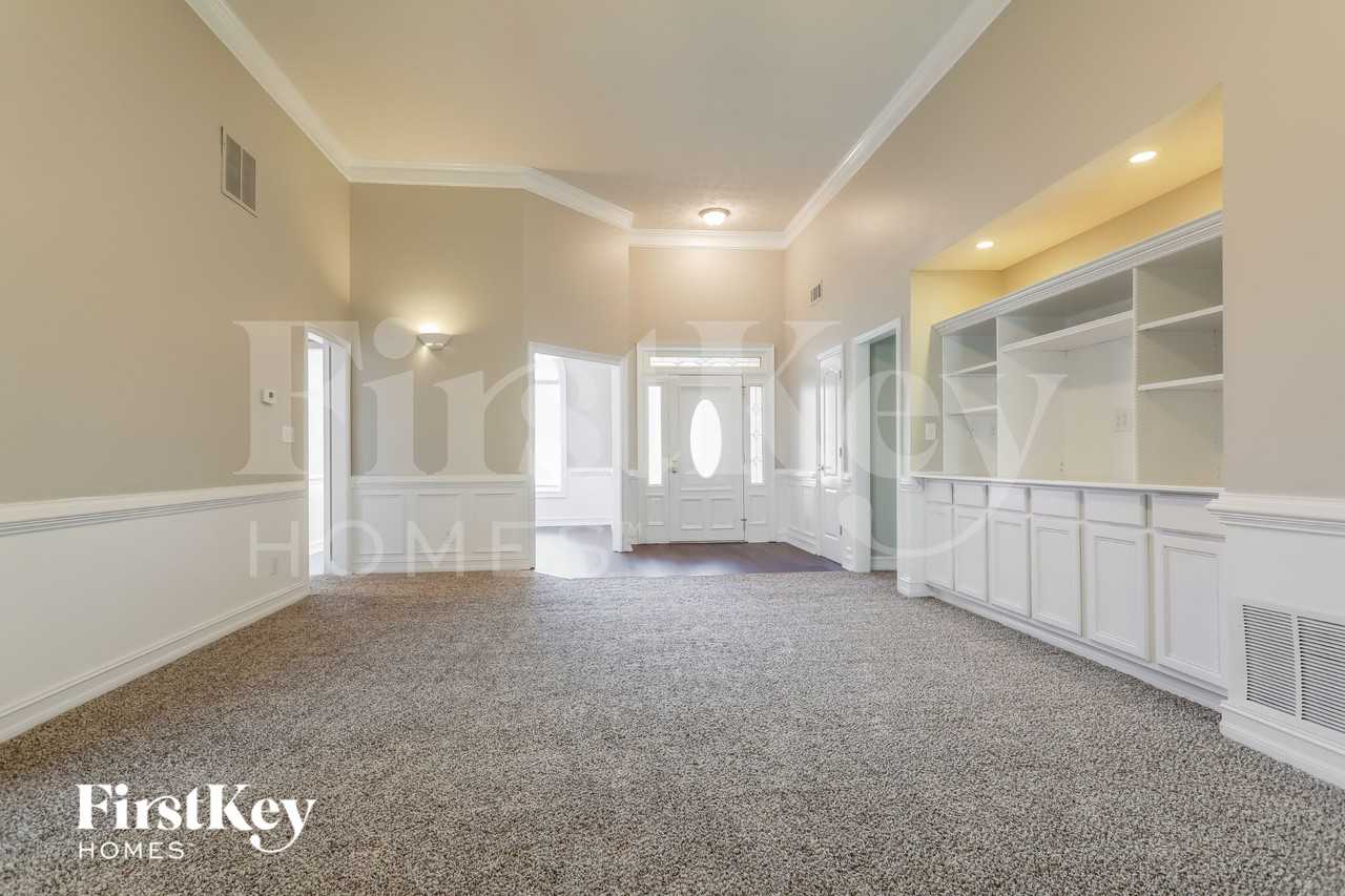 715 Roland Manor Dr - Photo 3 of 18