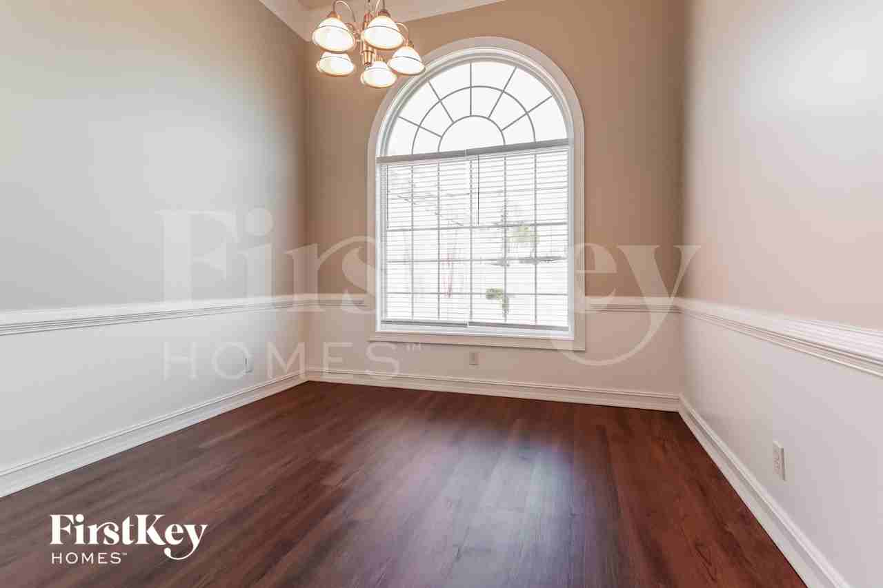 715 Roland Manor Dr - Photo 5 of 18