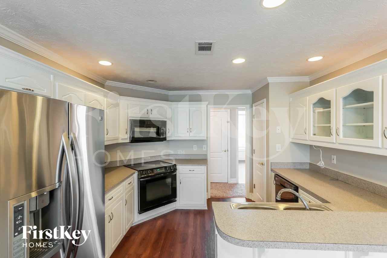 715 Roland Manor Dr - Photo 7 of 18