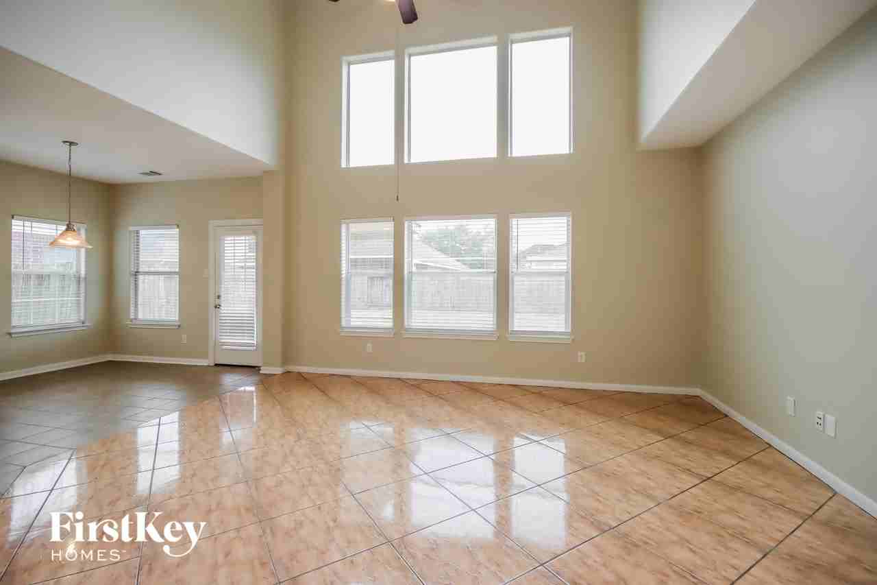 9410 Mustang Park Ct - Photo 3 of 15