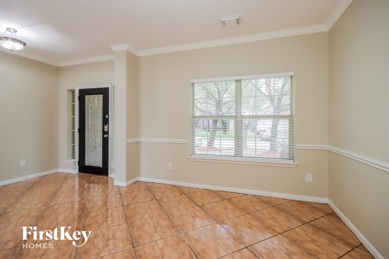 9410 Mustang Park Ct - Photo 4 of 15