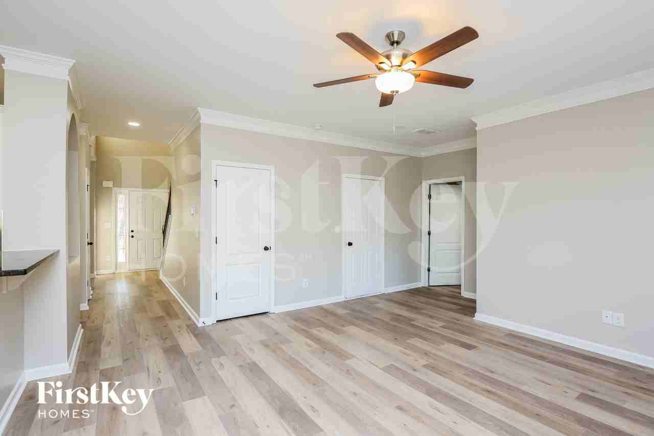 3192 Sag Harbor Ln - Photo 2 of 18