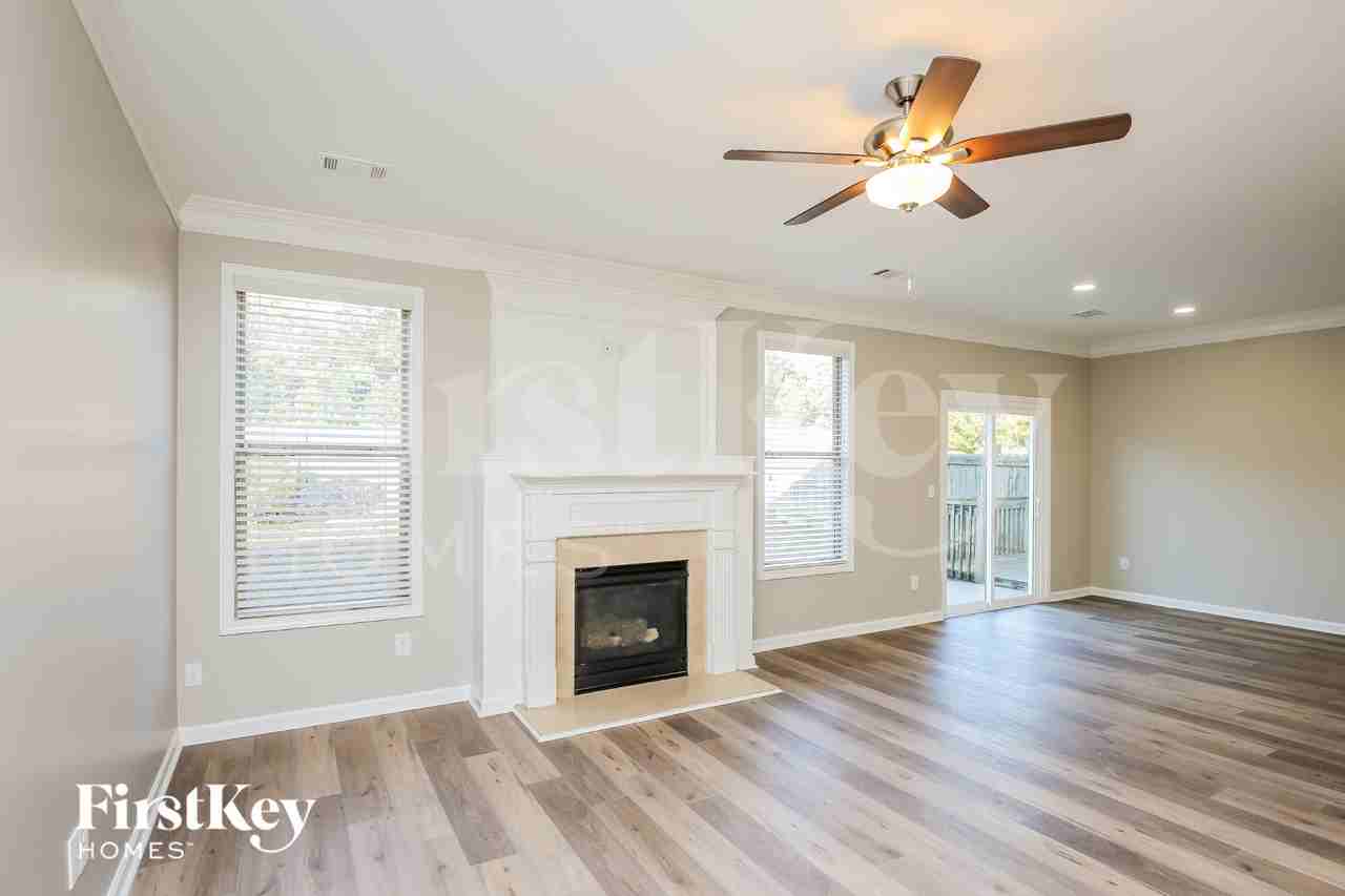 3192 Sag Harbor Ln - Photo 3 of 18