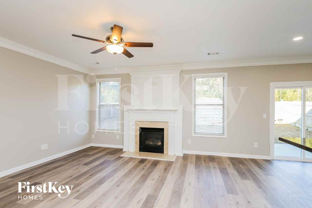3192 Sag Harbor Ln - Photo 4 of 18