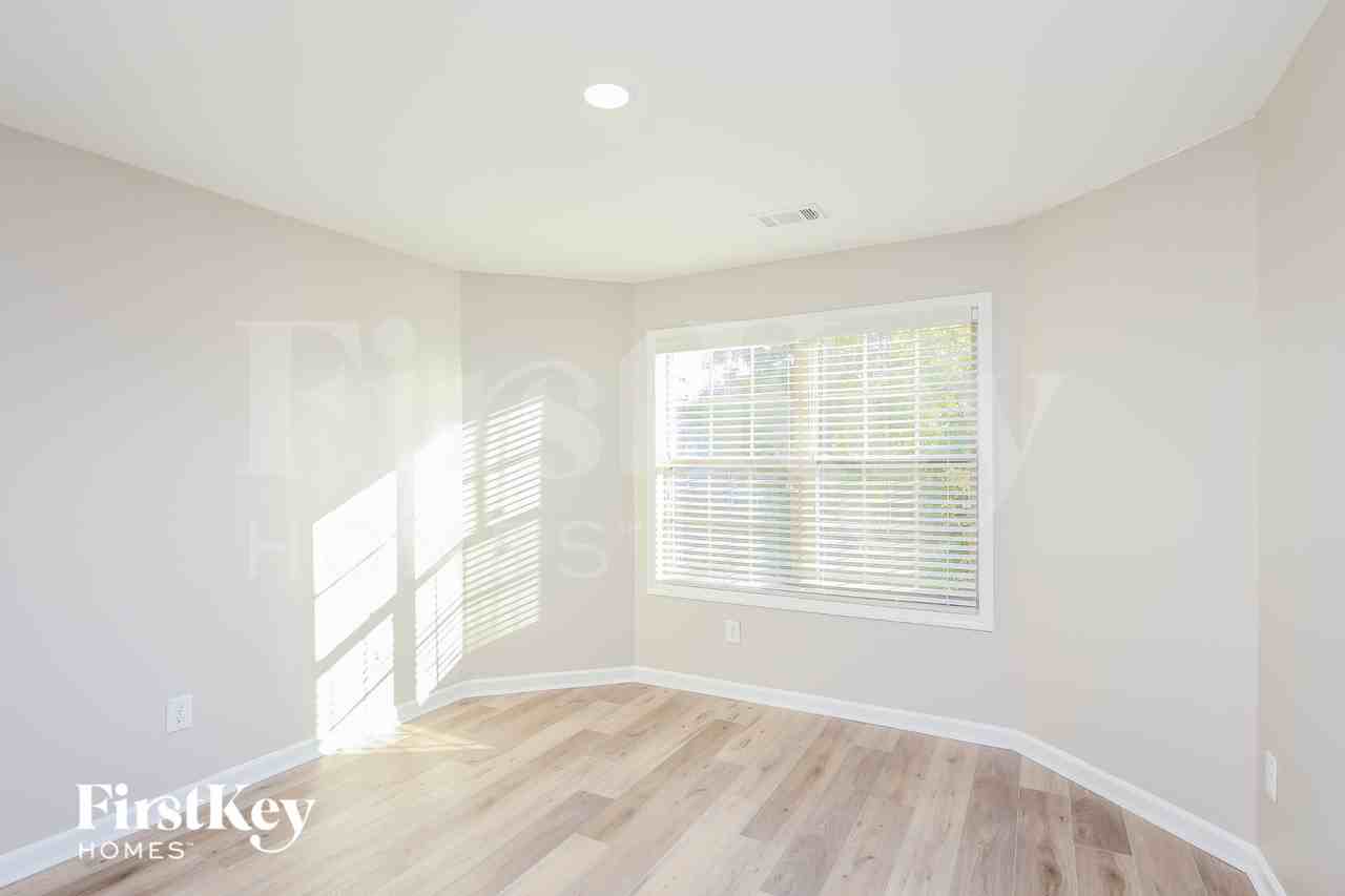 3192 Sag Harbor Ln - Photo 6 of 18