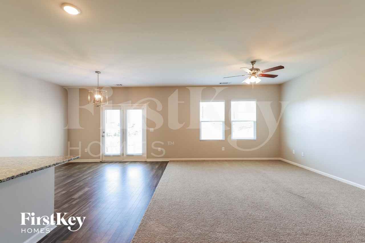 115 Bennett Ct - Photo 2 of 18