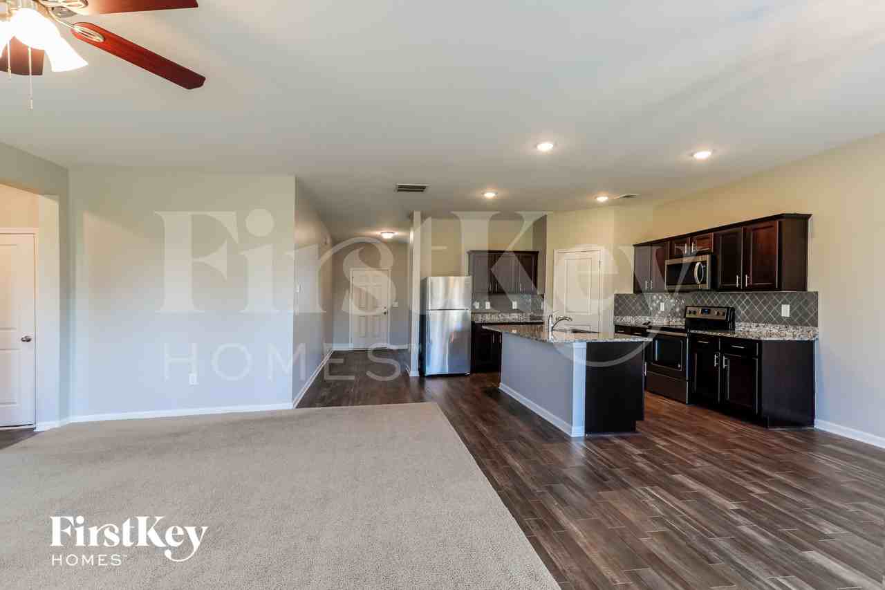 115 Bennett Ct - Photo 4 of 18
