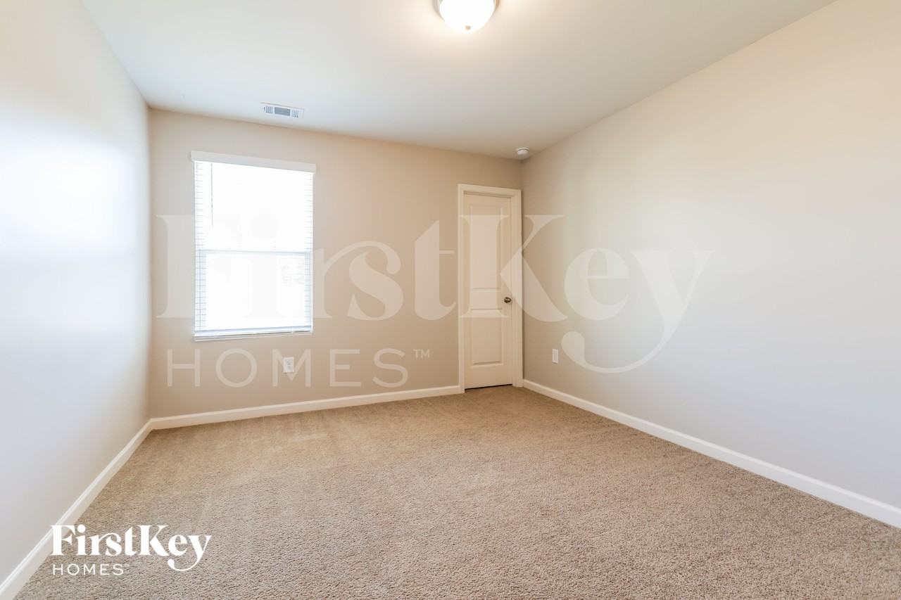 115 Bennett Ct - Photo 5 of 18