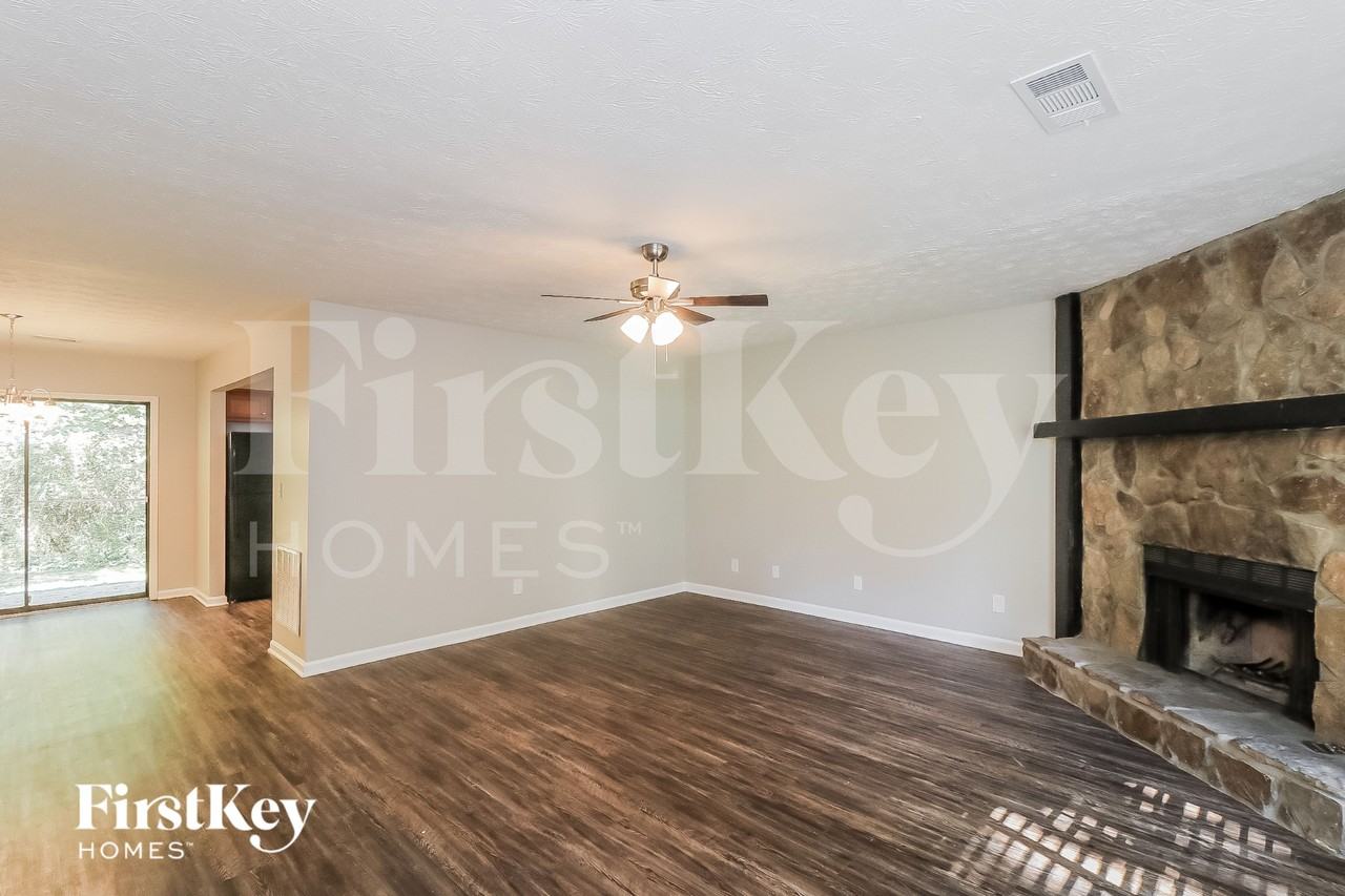 4665 Jamerson Forest Pkwy - Photo 2 of 18