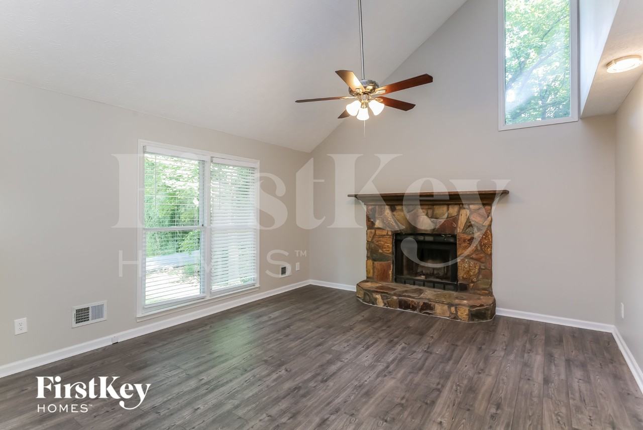 5417 Hulsey Cir - Photo 2 of 15