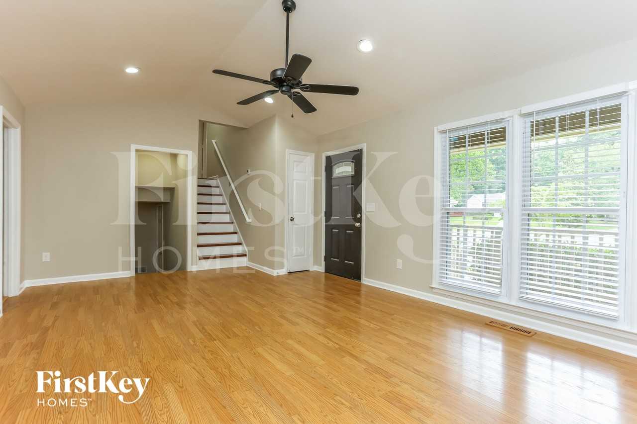 5395 Telford Ct - Photo 4 of 18