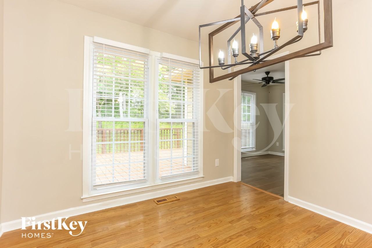 5395 Telford Ct - Photo 5 of 18