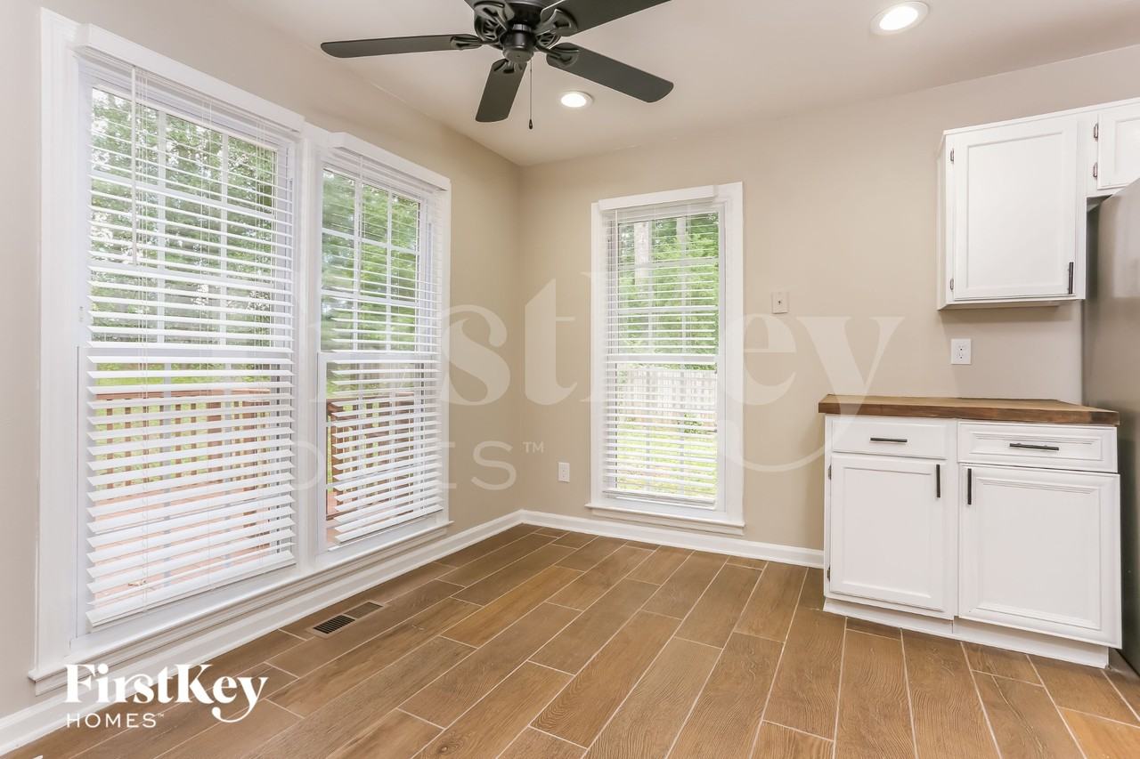 5395 Telford Ct - Photo 7 of 18