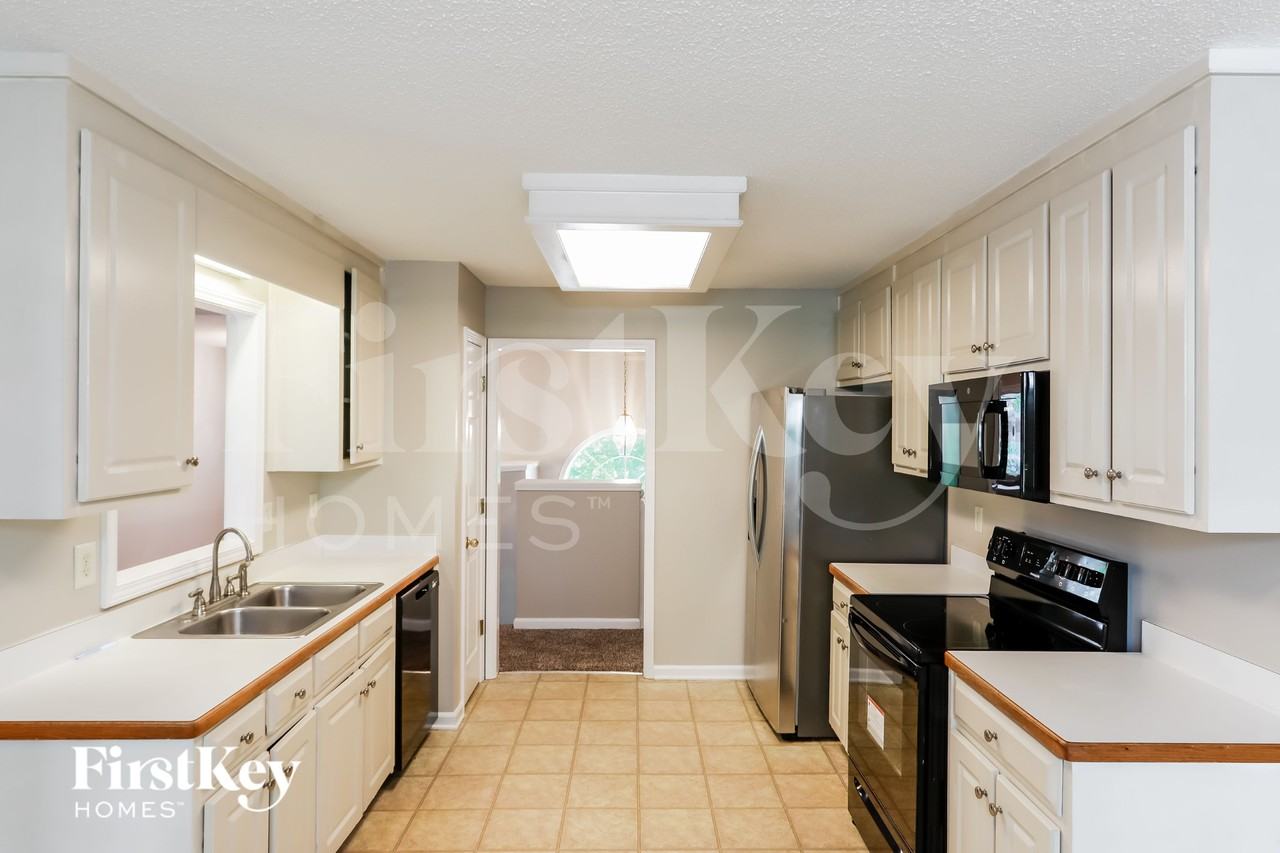 1046 Preserve Ln - Photo 5 of 18