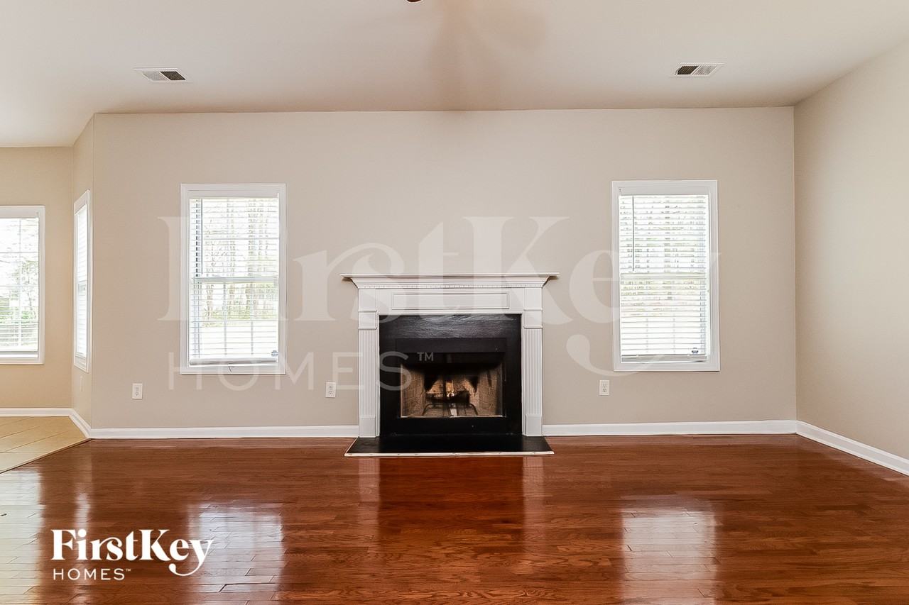 821 Harrison Dr - Photo 2 of 15